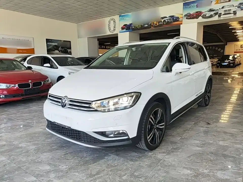 Volkswagen Touran Touran L 280TSI DSG Cross Luxury 7-Seater 2022