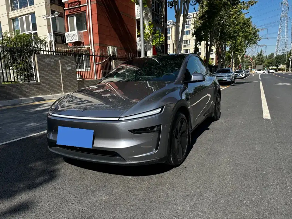 Tesla Model Y Rear-Wheel Drive 2026