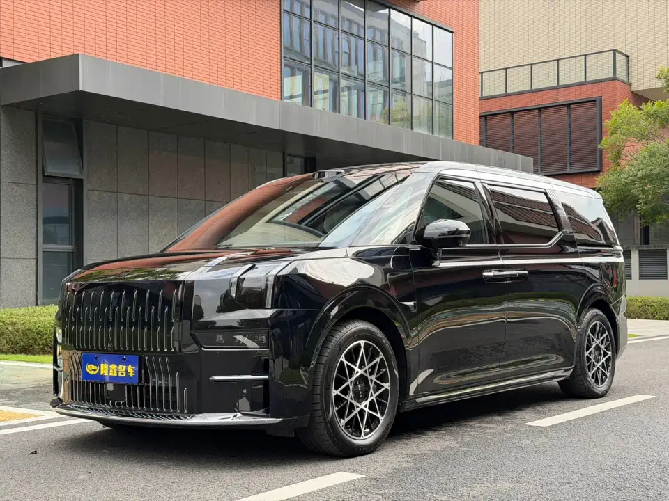 Zeekr 009 6-seat Executive AWD 108kWh 2025