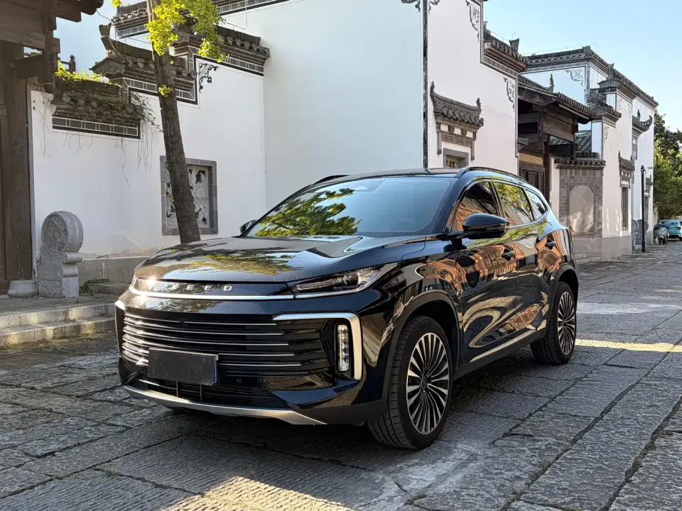 Exeed Lingyun 400T 4WD Night Edition 2025