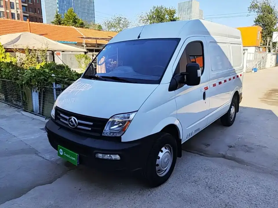 SAIC Maxus Xintu V80 2.5T Manual Classic City Delivery King Short Wheelbase Medium Roof 2/3-seater 2021