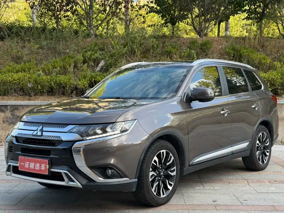 Mitsubishi Outlander 2.4L 4WD Luxury 7-seater 2021