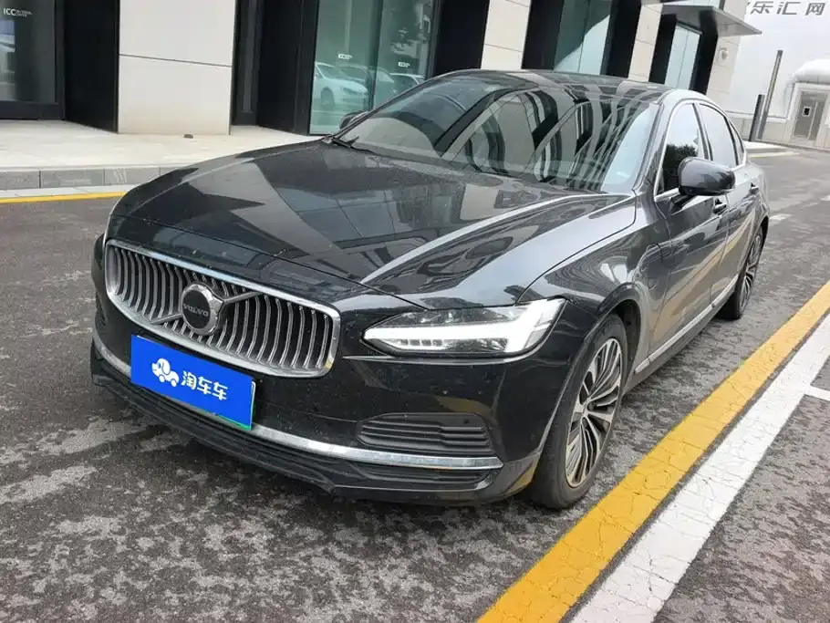 Volvo S90 Plug-in Hybrid PHEV AWD Long Range Momentum Luxury Edition 2023