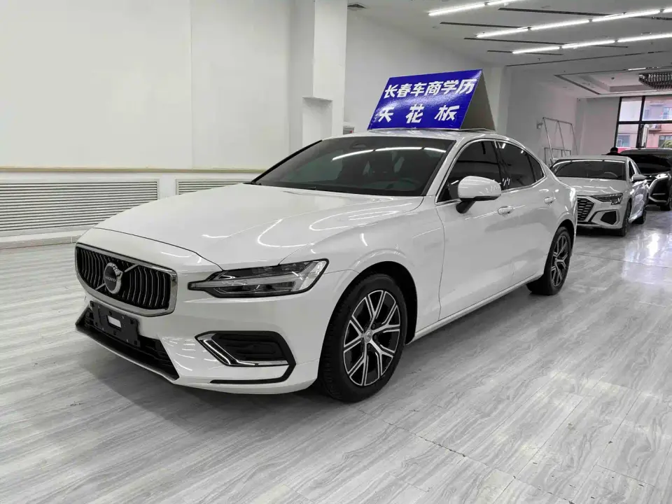 Volvo S60 B4 Smart Comfort Luxury Edition 2022