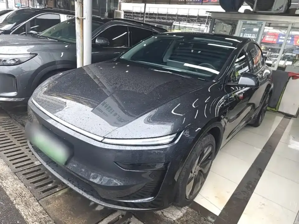 Tesla Model Y Rear-Wheel Drive 2025