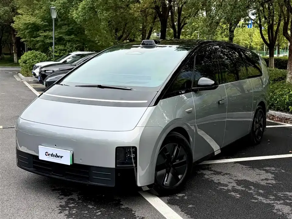 Li Auto MEGA Ultra 2024