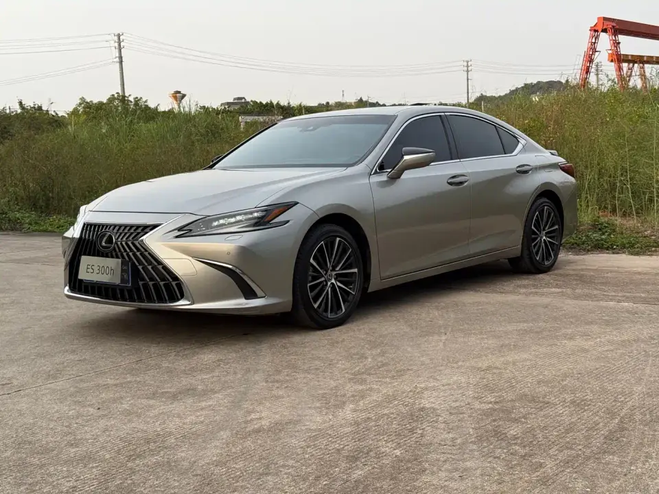 Lexus ES 300h Ultimate Edition 2023