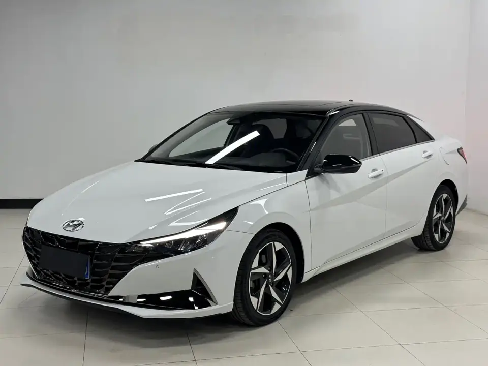 Hyundai Elantra 1.5L CVT LUX Premium Edition 2022