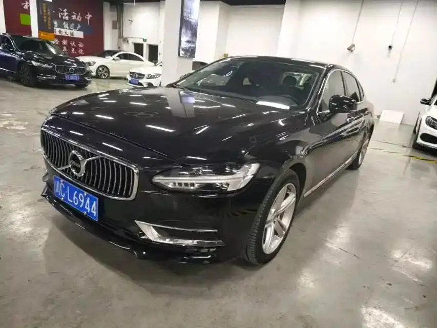 Volvo S90 T5 Momentum Luxury Edition 2019
