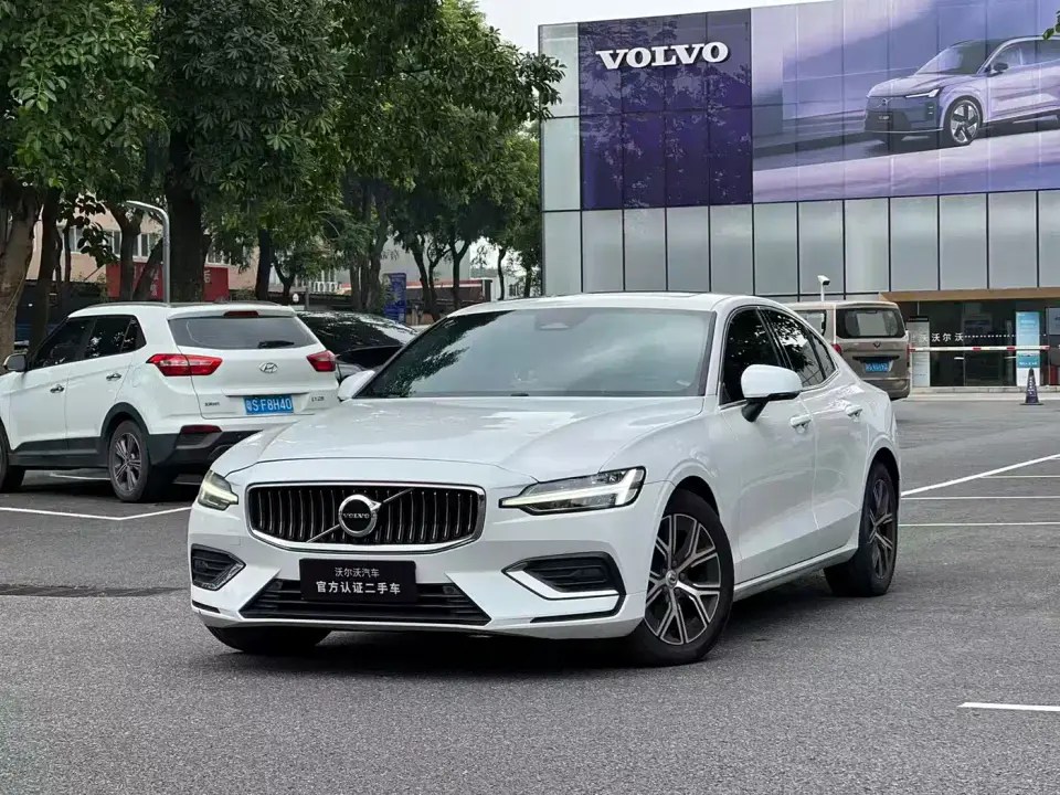 Volvo S60 B4 Smart Comfort Luxury Edition 2023