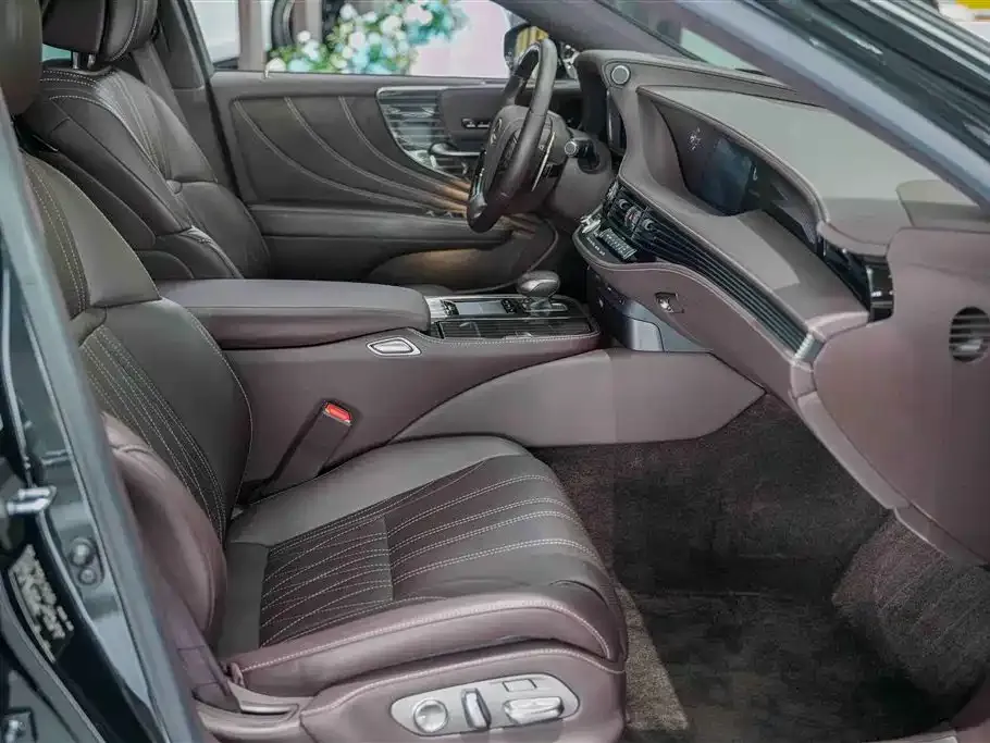 Lexus LS 500h Luxury (China VI) 2020 — фото 12