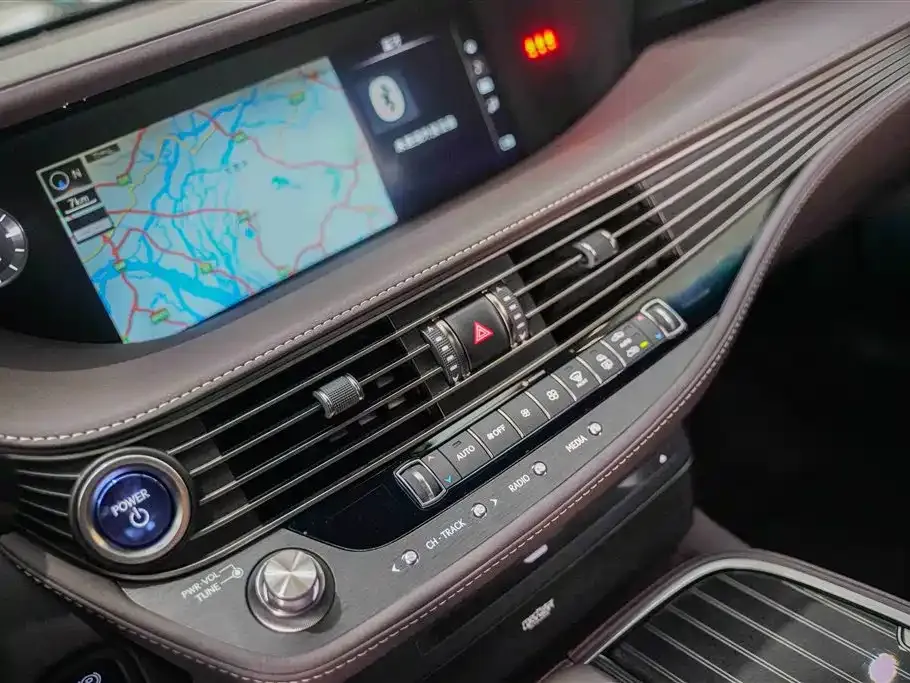 Lexus LS 500h Luxury (China VI) 2020 — фото 13