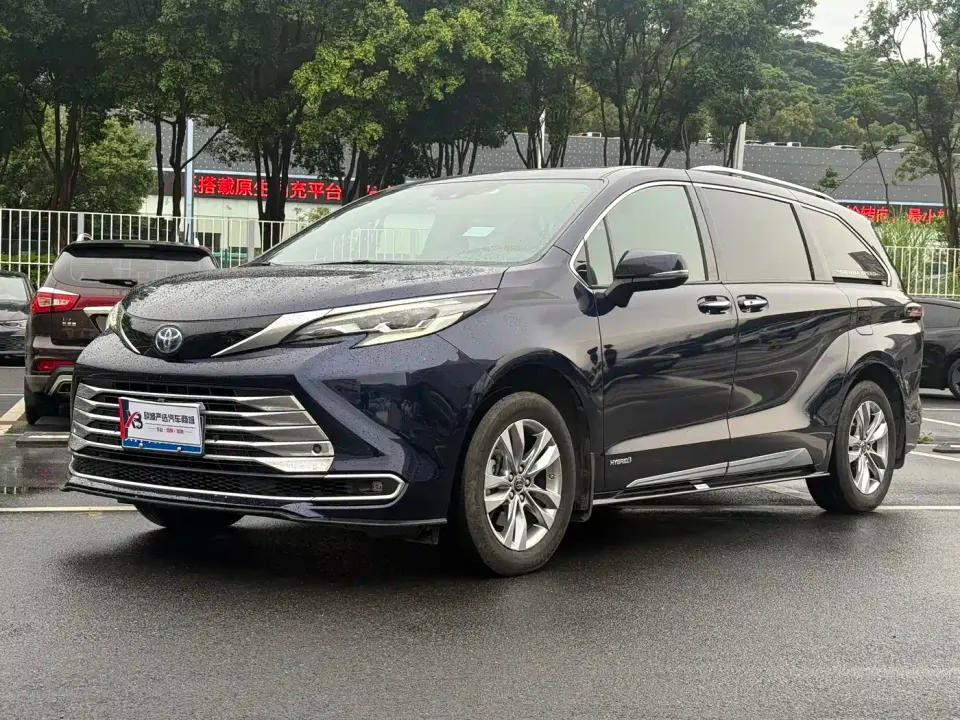 Toyota Sienna 2.5L Hybrid Platinum Edition 2022