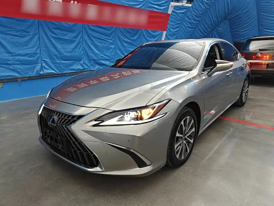 Lexus ES 300h Excellence Edition 2021