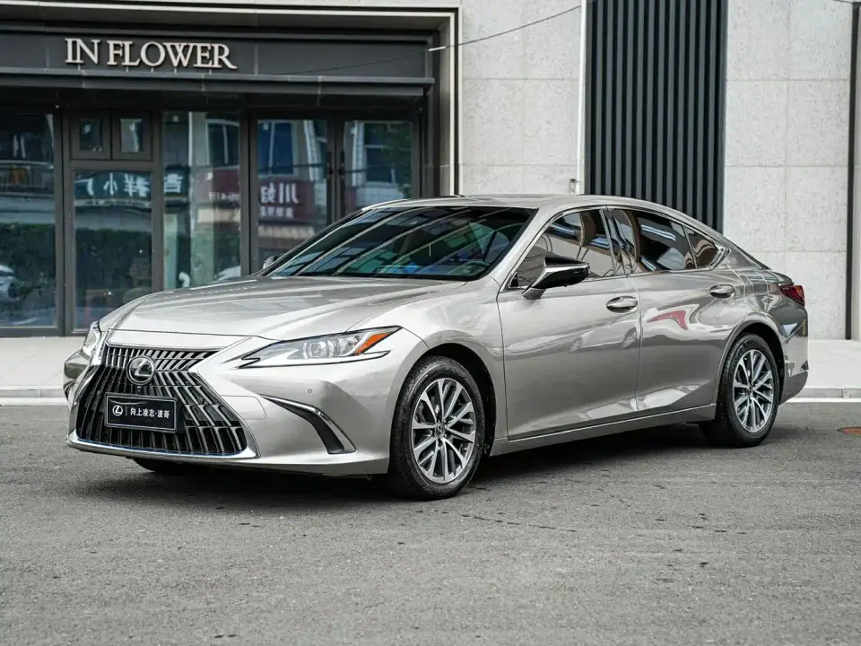 Lexus ES 200 Excellence Edition 2022