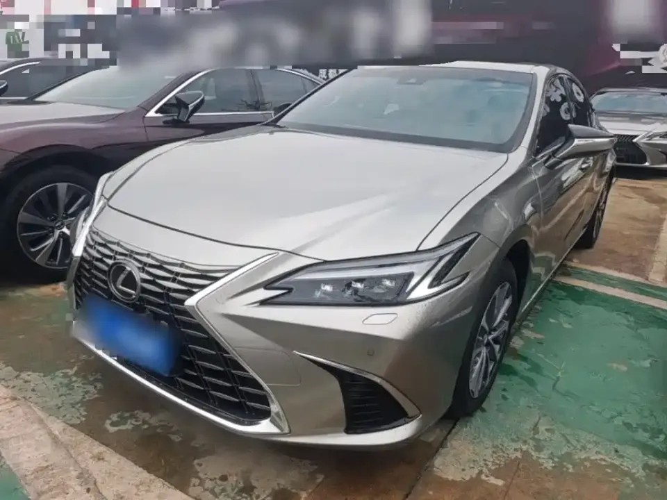 Lexus ES 200 Ultimate Edition 2025