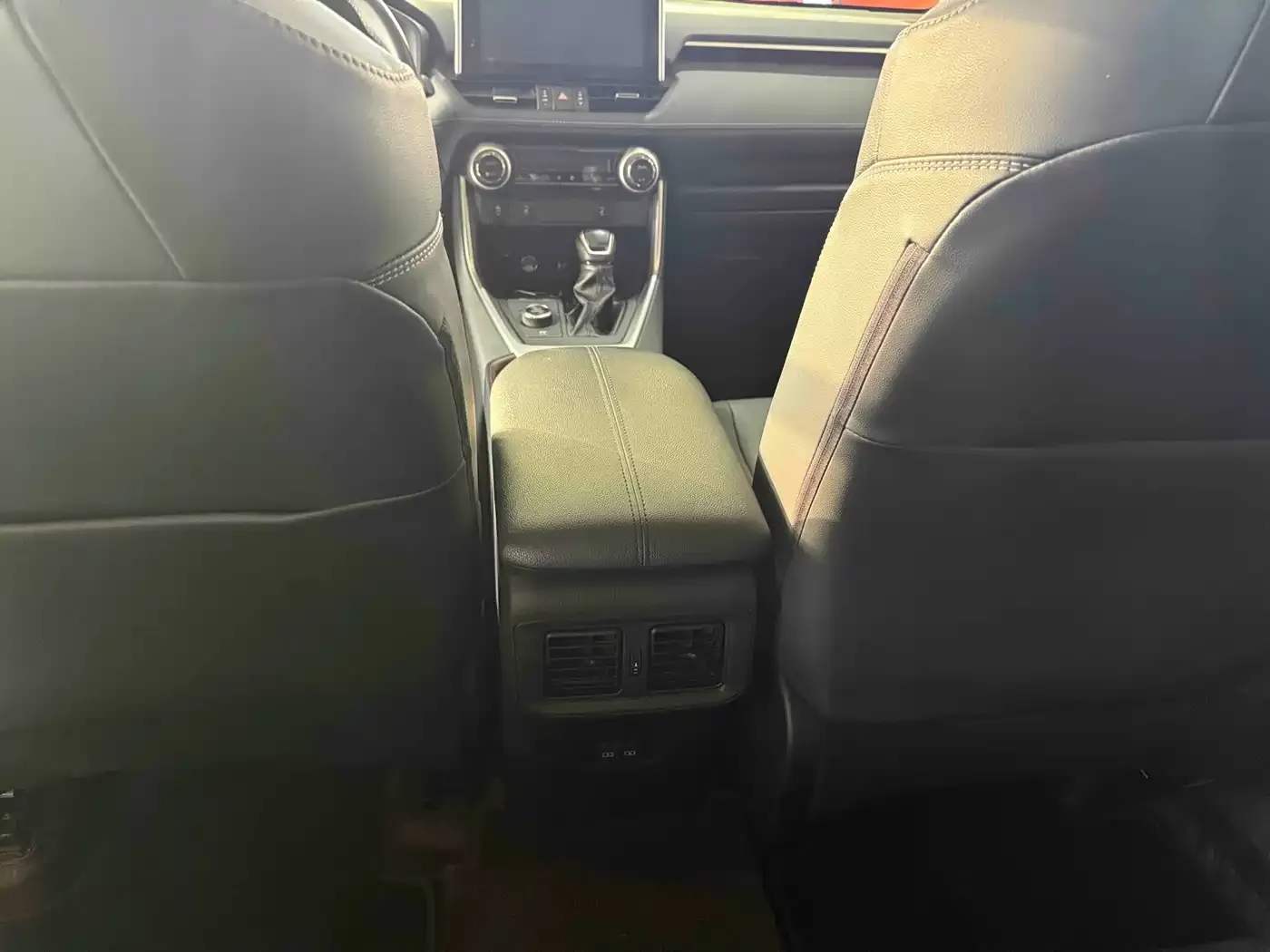 Toyota RAV4 Rongfang Hybrid 2.5L E-CVT 4WD Elite Plus Edition 2022 — фото 10