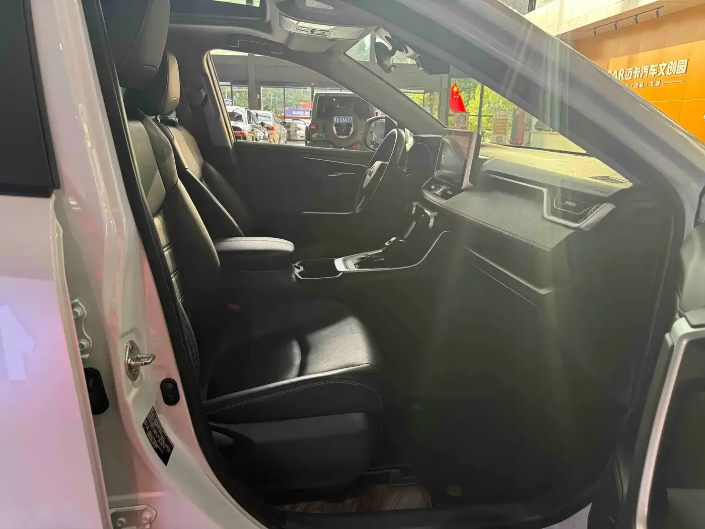Toyota RAV4 Rongfang Hybrid 2.5L E-CVT 4WD Elite Plus Edition 2022 — фото 15