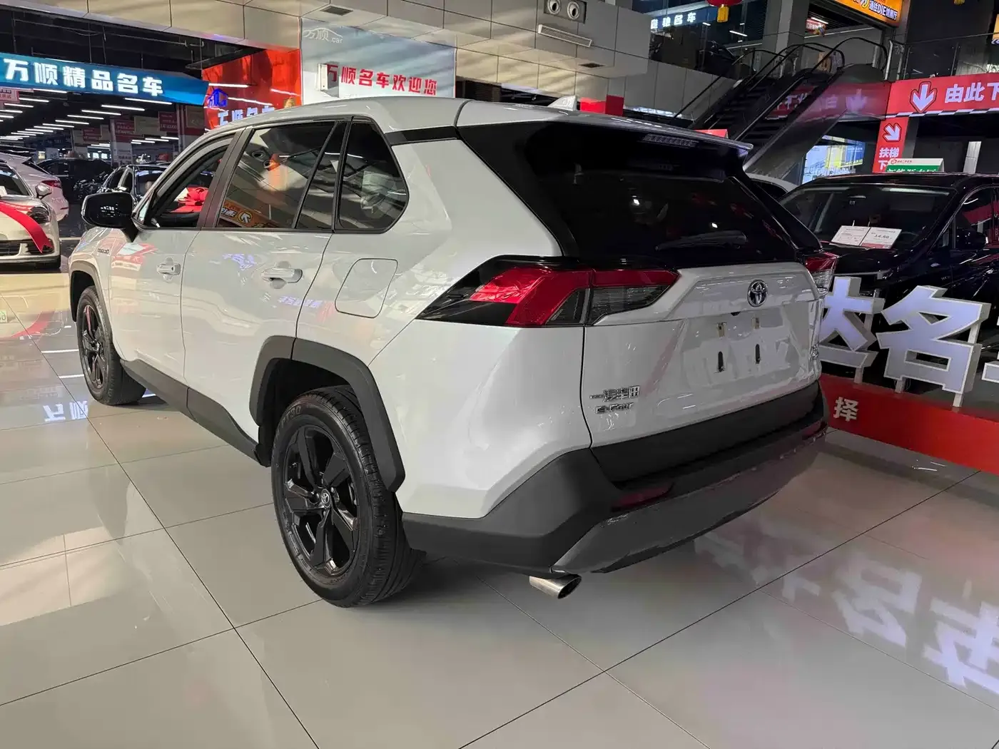 Toyota RAV4 Rongfang Hybrid 2.5L E-CVT 4WD Elite Plus Edition 2022 — фото 18