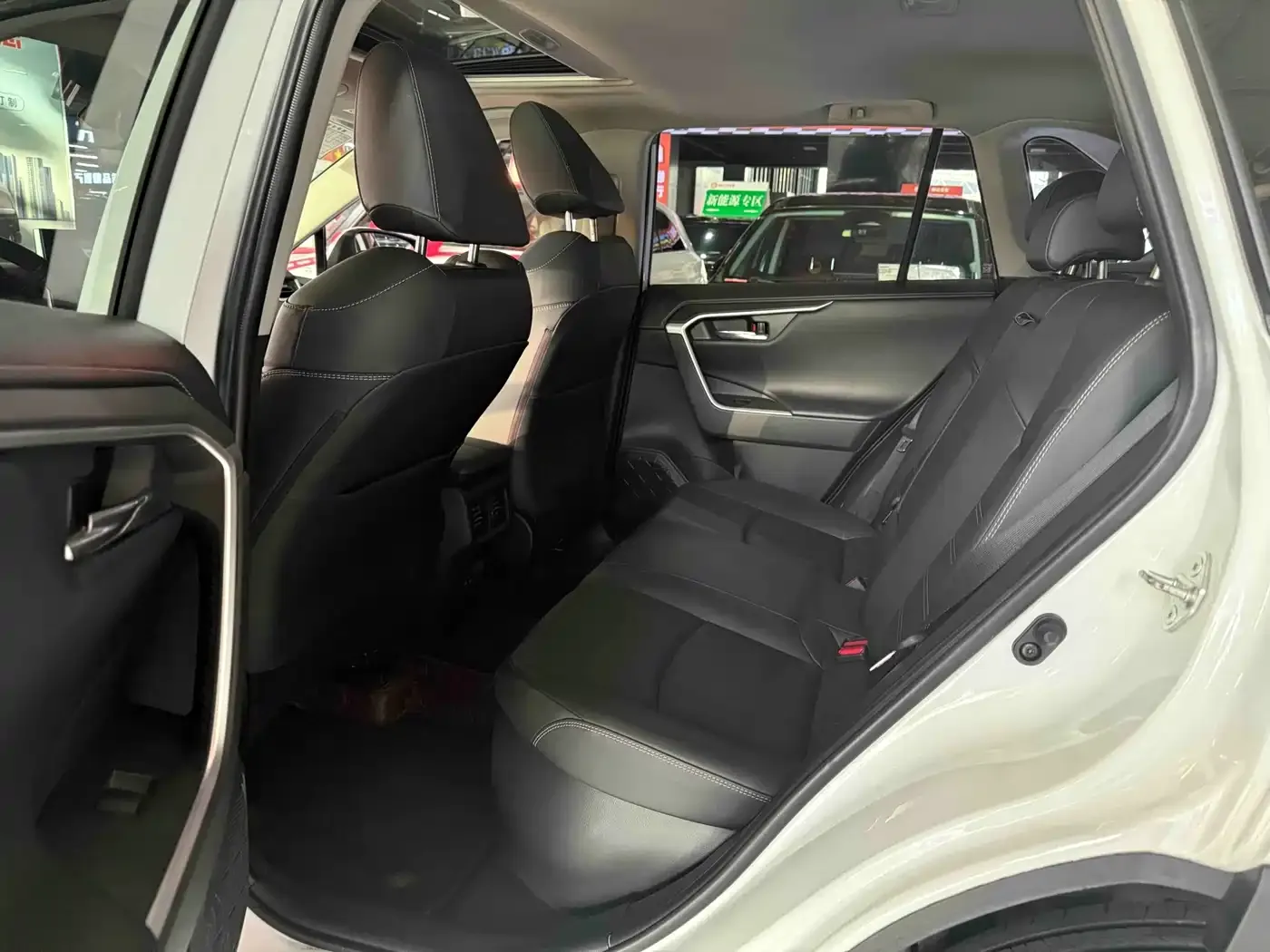 Toyota RAV4 Rongfang Hybrid 2.5L E-CVT 4WD Elite Plus Edition 2022 — фото 8