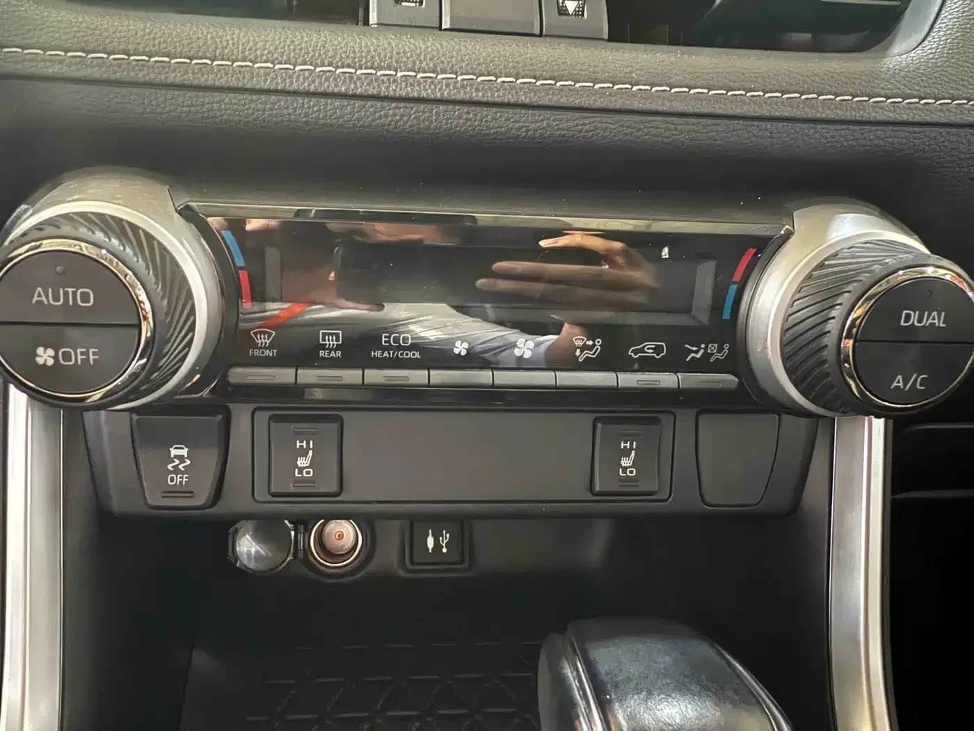 Toyota RAV4 Rongfang Hybrid 2.5L E-CVT 4WD Elite Plus Edition 2022 — фото 17