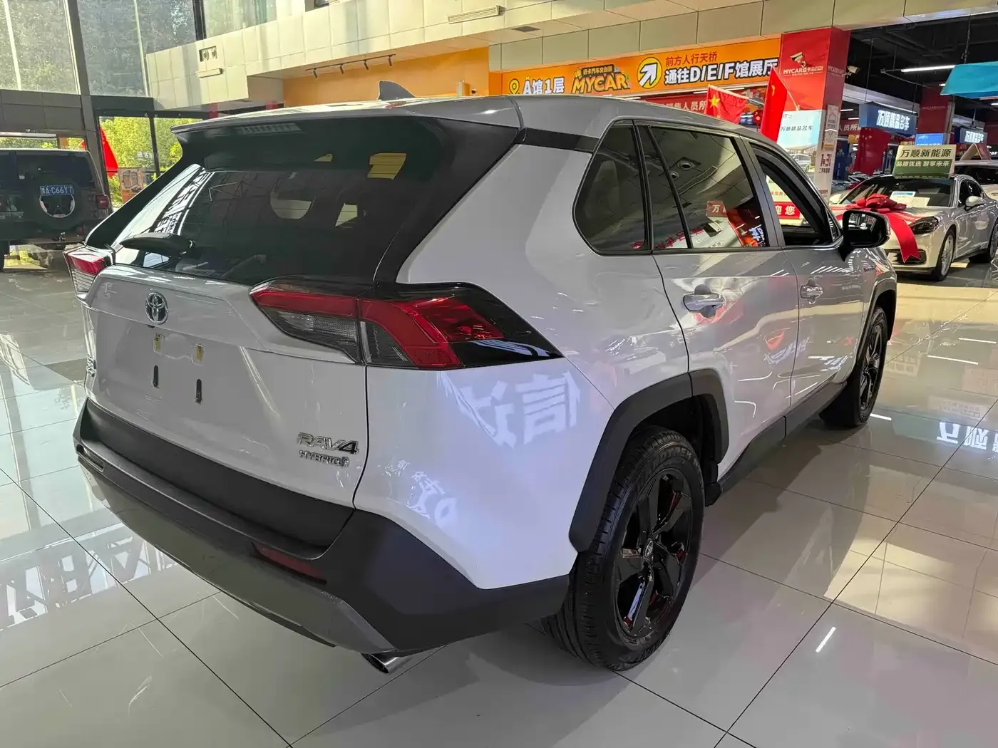 Toyota RAV4 Rongfang Hybrid 2.5L E-CVT 4WD Elite Plus Edition 2022 — фото 20