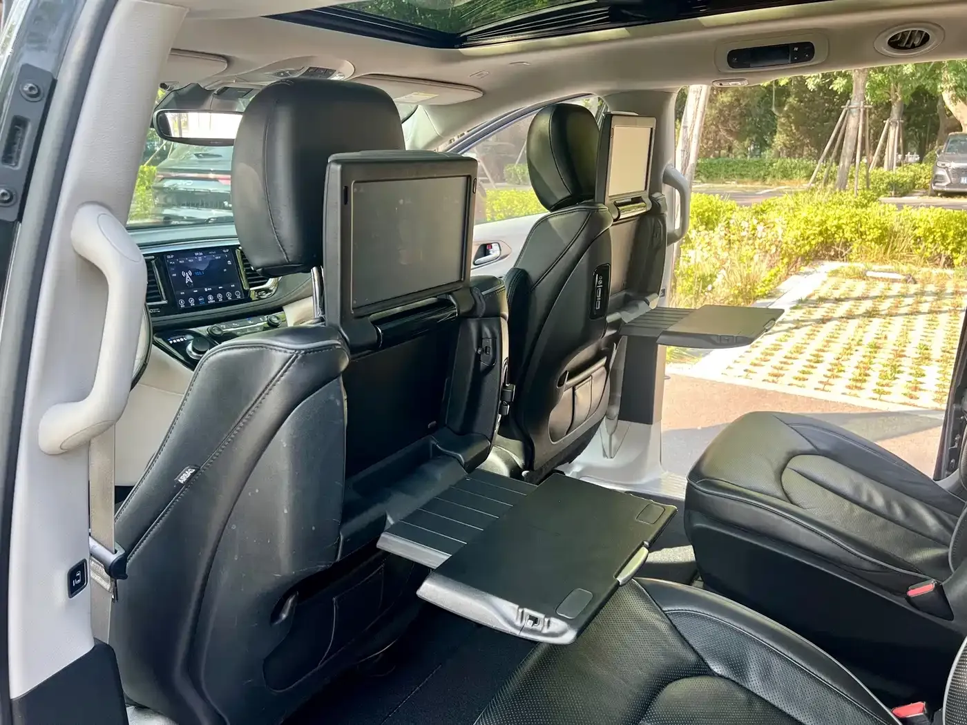 Chrysler Grand Voyager (Import) 3.6L Premium Edition 2019 — фото 17