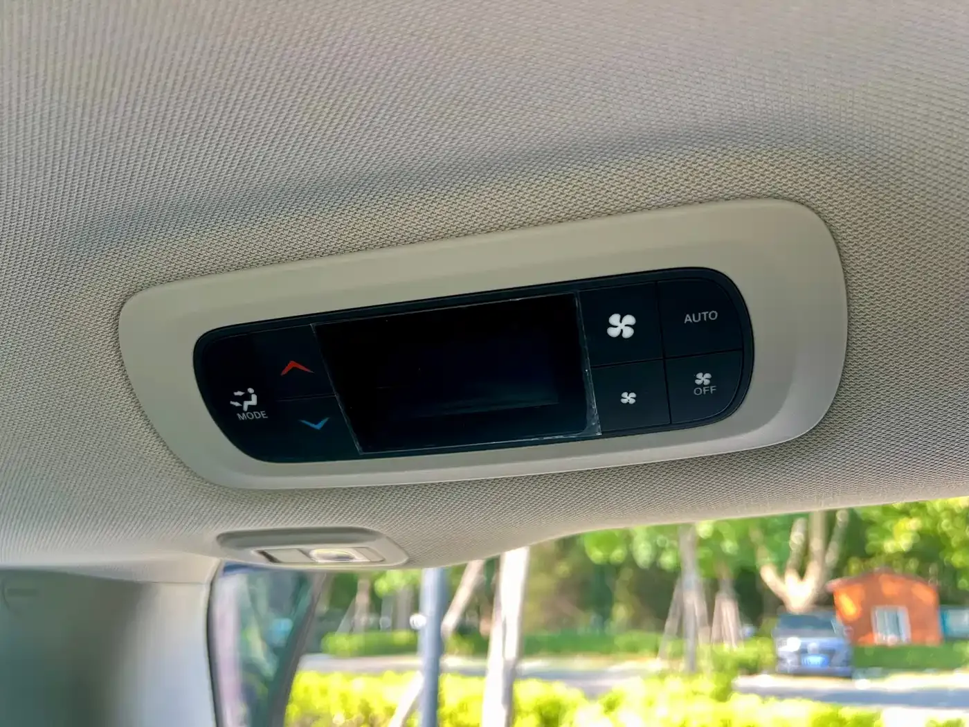 Chrysler Grand Voyager (Import) 3.6L Premium Edition 2019 — фото 26