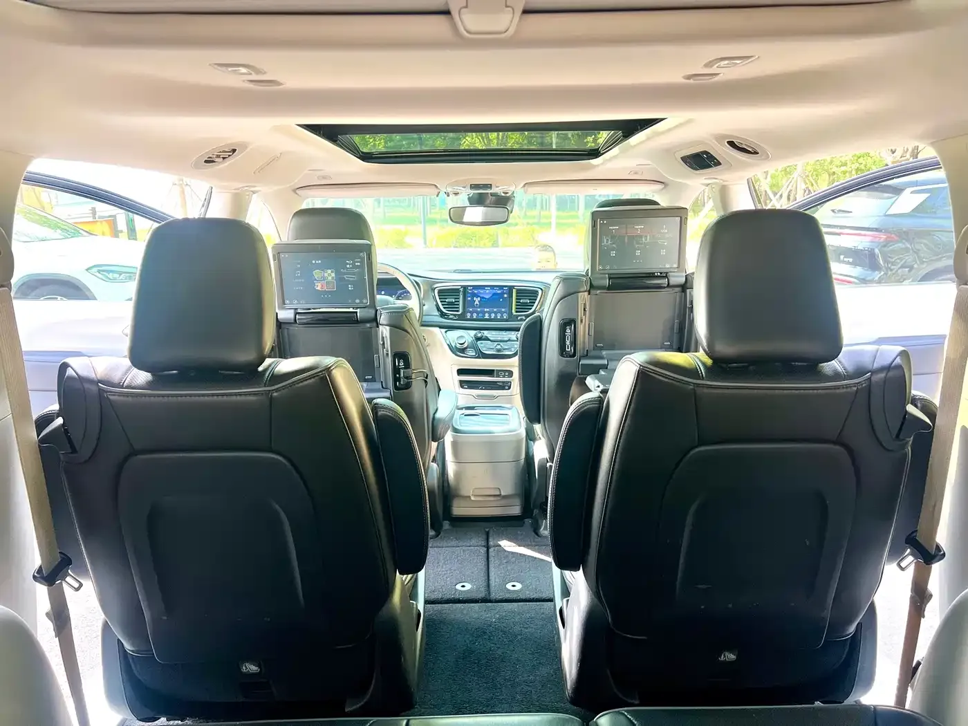 Chrysler Grand Voyager (Import) 3.6L Premium Edition 2019 — фото 16
