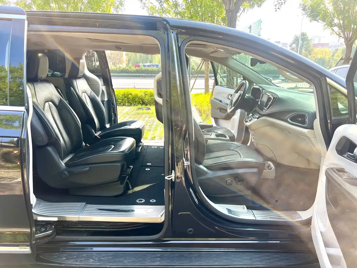 Chrysler Grand Voyager (Import) 3.6L Premium Edition 2019 — фото 20