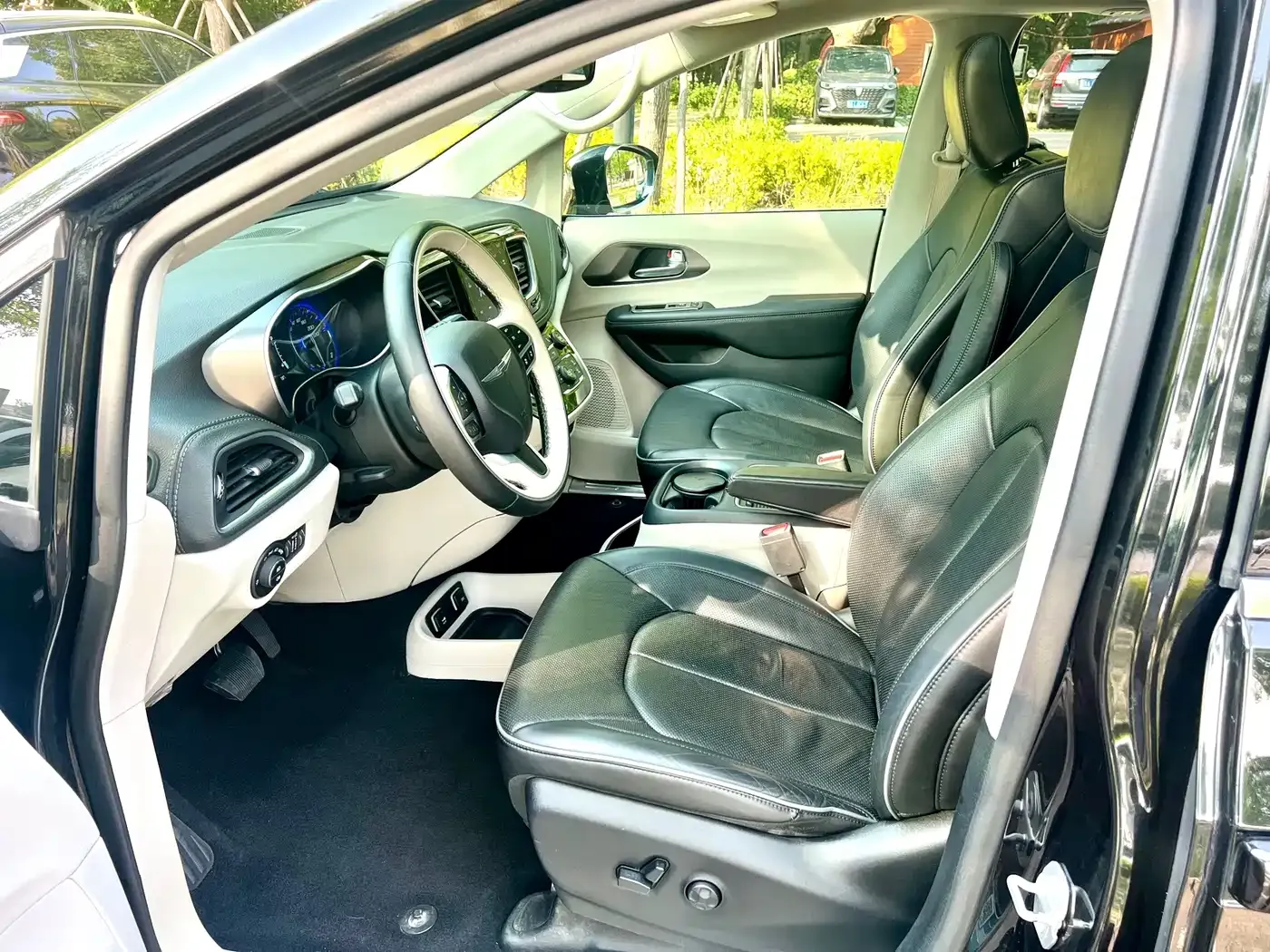 Chrysler Grand Voyager (Import) 3.6L Premium Edition 2019 — фото 8