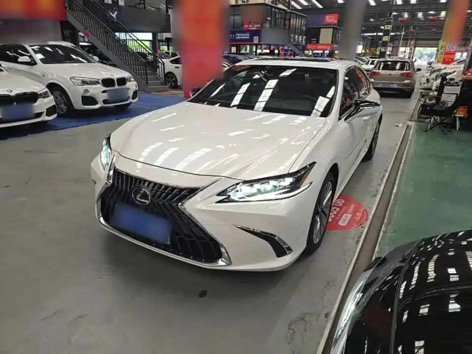 Lexus ES 300h Executive Edition 2022
