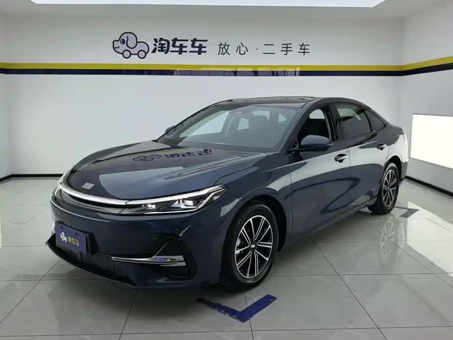 Geely Galaxy Galaxy A7 EM-i 70km Luxury Edition 2025