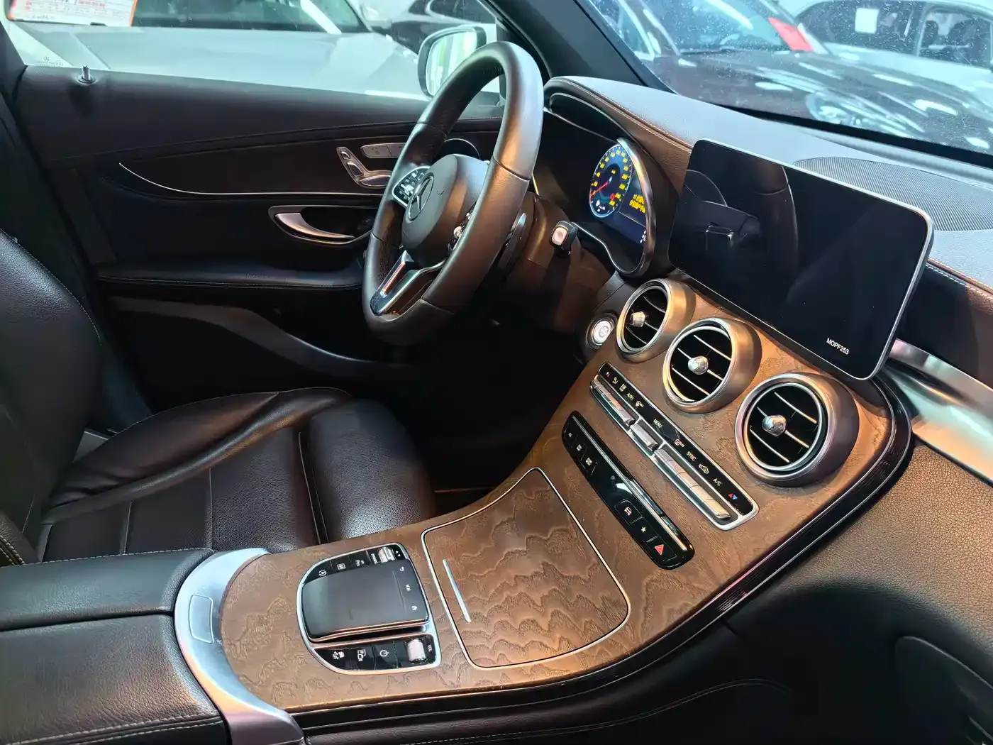 Mercedes-Benz GLC-Class GLC 260 L 4MATIC Luxury 2019 — фото 7