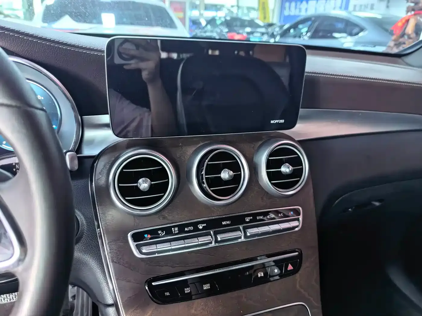 Mercedes-Benz GLC-Class GLC 260 L 4MATIC Luxury 2019 — фото 9