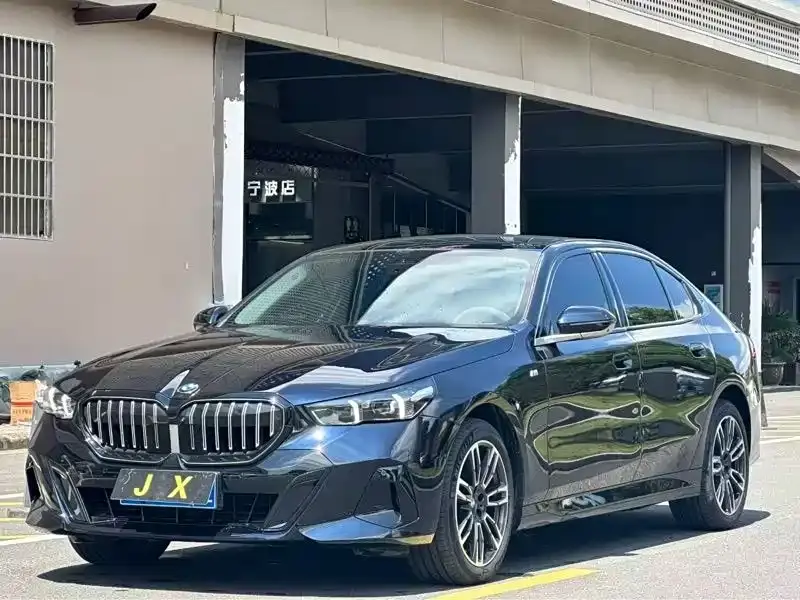 BMW 5 Series 530Li Leading Model Luxury Package 2024