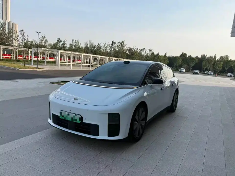 Li Auto i6 4WD Base Model 2025