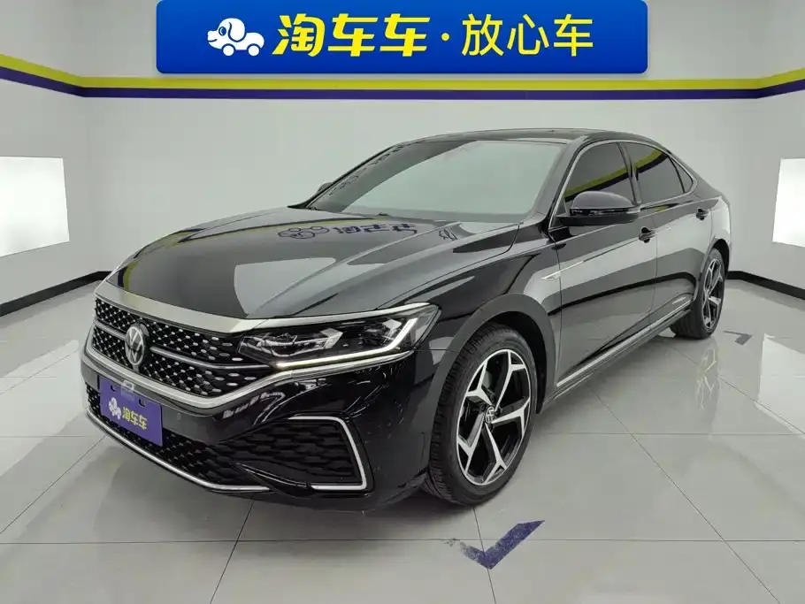 Volkswagen Passat Facelift 330TSI Starlight Elite Edition 2023