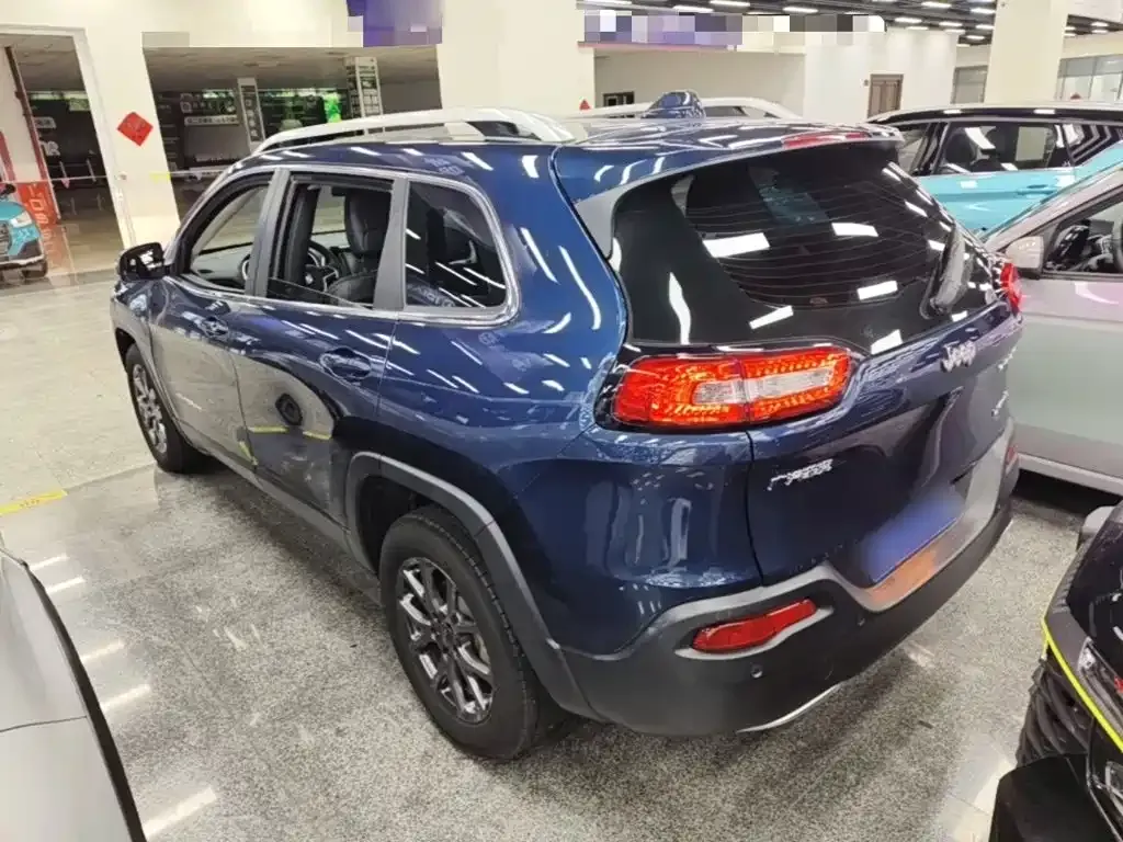 Jeep Cherokee 2.0L 2WD Classic Sport Edition 2020 — фото 5