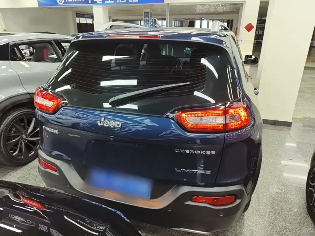 Jeep Cherokee 2.0L 2WD Classic Sport Edition 2020 — фото 6
