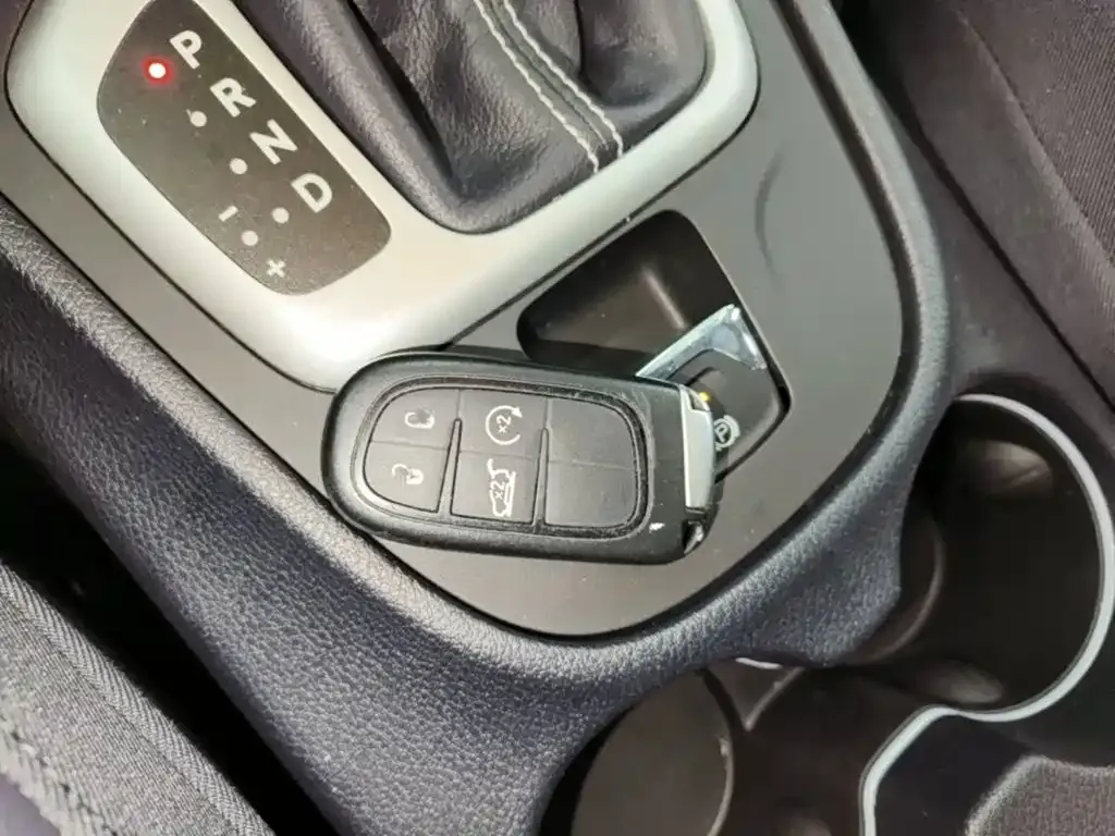 Jeep Cherokee 2.0L 2WD Classic Sport Edition 2020 — фото 9