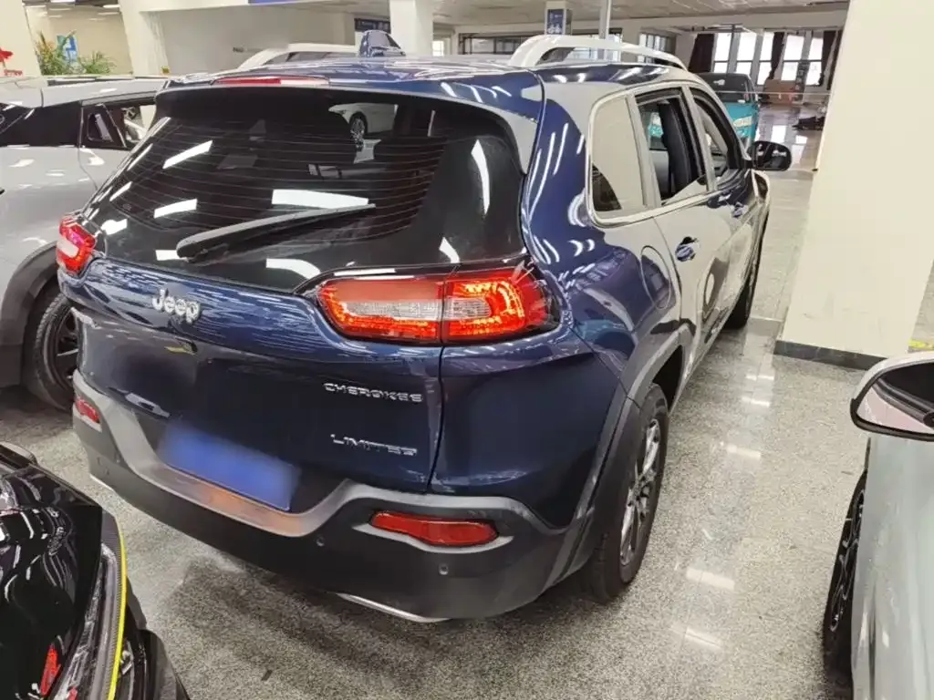 Jeep Cherokee 2.0L 2WD Classic Sport Edition 2020 — фото 7