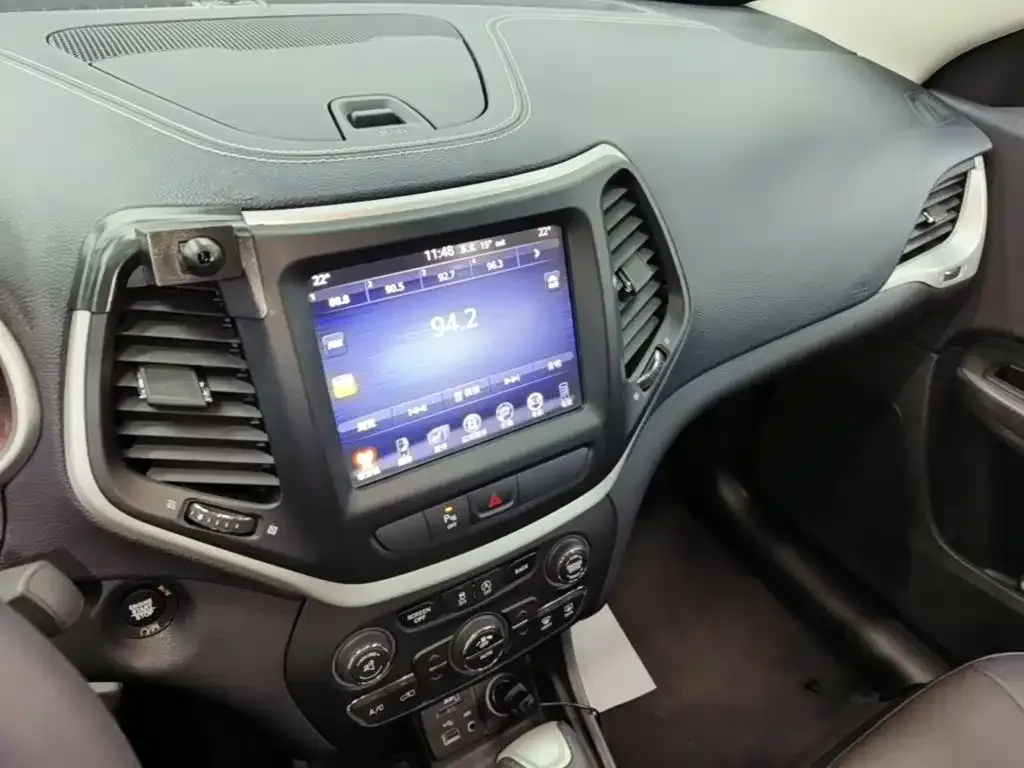 Jeep Cherokee 2.0L 2WD Classic Sport Edition 2020 — фото 13