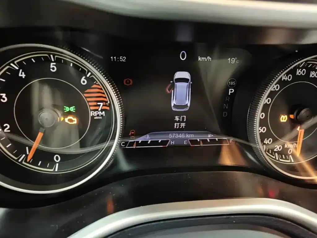 Jeep Cherokee 2.0L 2WD Classic Sport Edition 2020 — фото 12