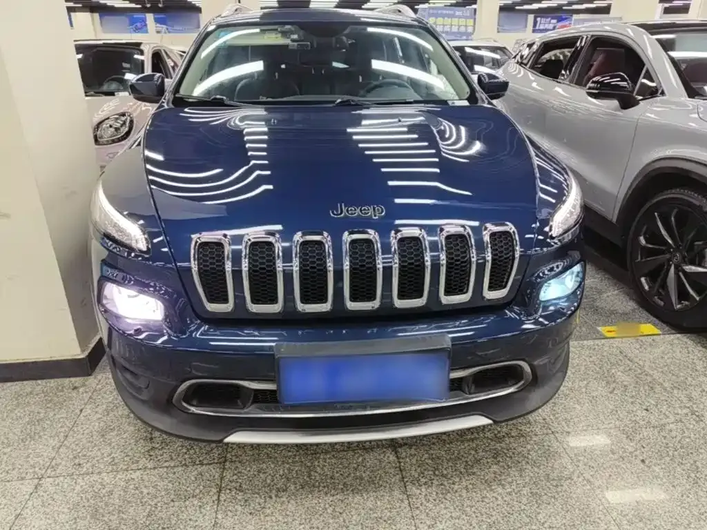 Jeep Cherokee 2.0L 2WD Classic Sport Edition 2020 — фото 3