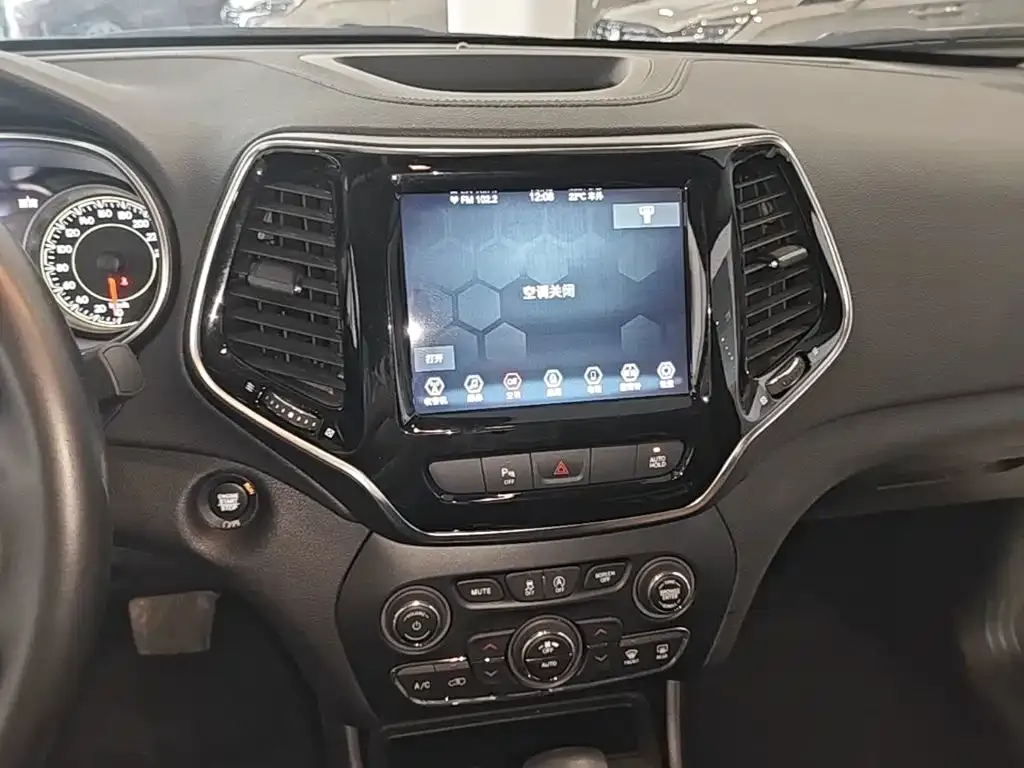 Jeep Cherokee 2.0T 2WD Leading Edition 2021 — фото 13