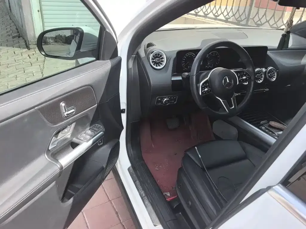 Mercedes-Benz GLA-Class GLA 220 2023 — фото 12