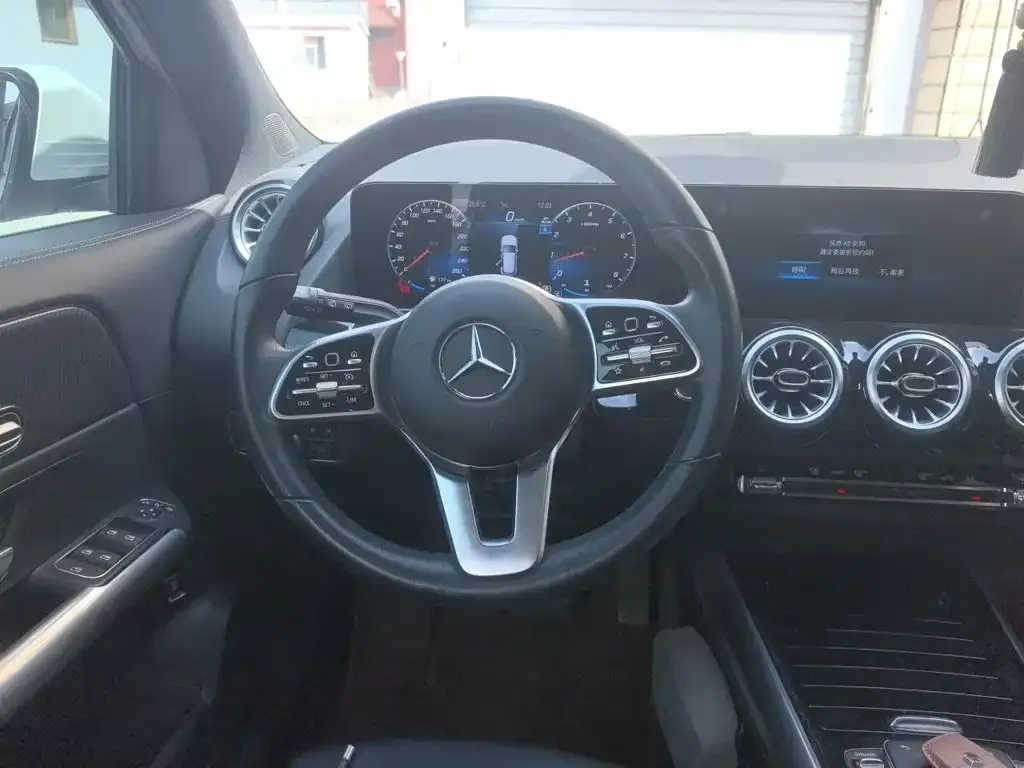 Mercedes-Benz GLA-Class GLA 220 2023 — фото 6