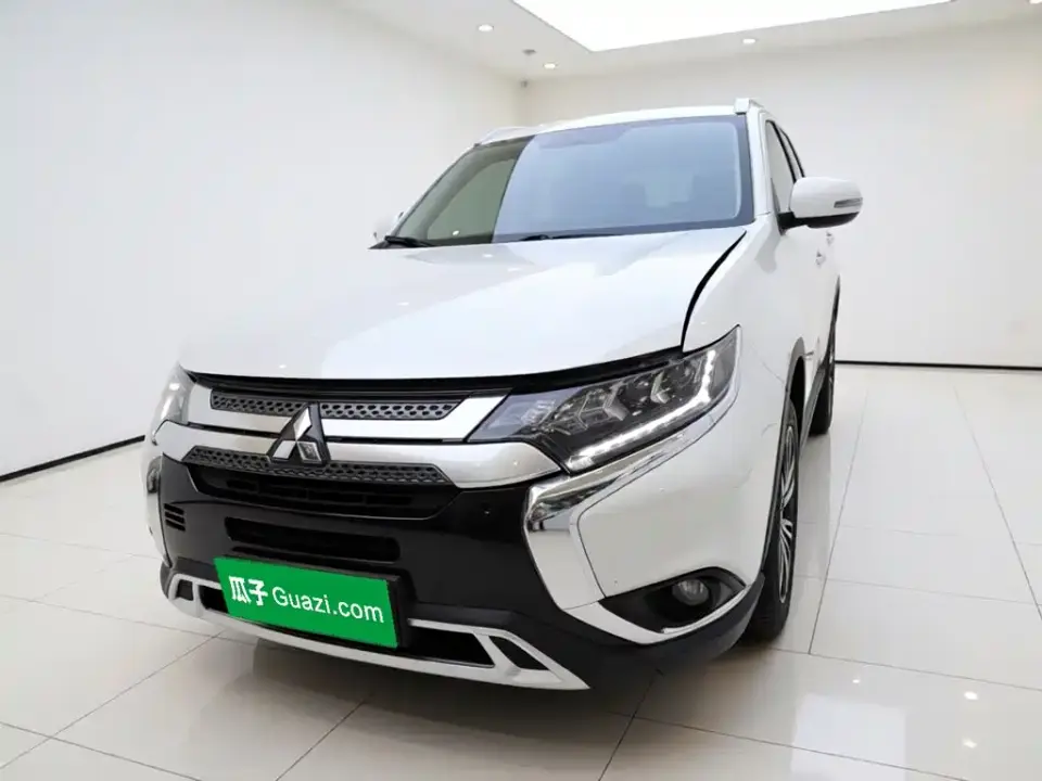 Mitsubishi Outlander 2.4L 4WD Deluxe Edition 7-Seater China VI 2019