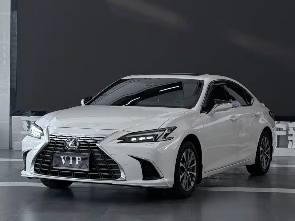 Lexus ES 200 Ultimate Edition 2025